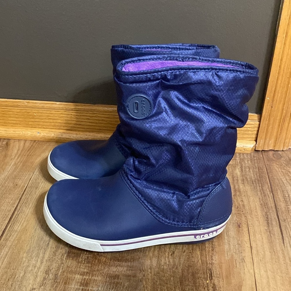 Crocs navy blue and purple pull on mid calf  snow or rain boots size 6